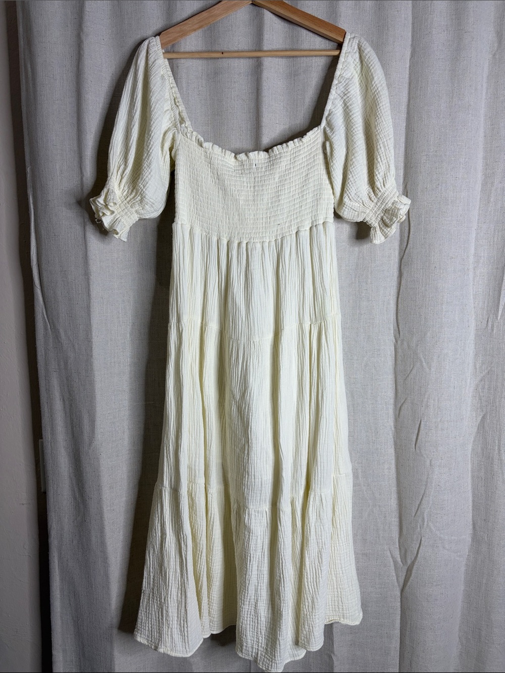 Women's Cream Puff-Sleeve Smocked Midi Dress - Picture 3 of 4
